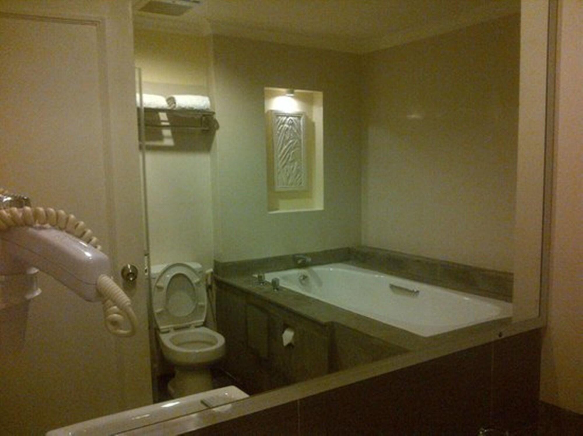 Harmoni One Convention Hotel And Service Apartments Batam Buitenkant foto