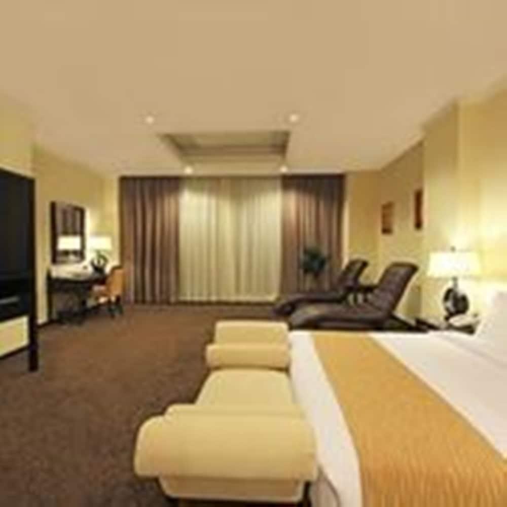 Harmoni One Convention Hotel And Service Apartments Batam Buitenkant foto