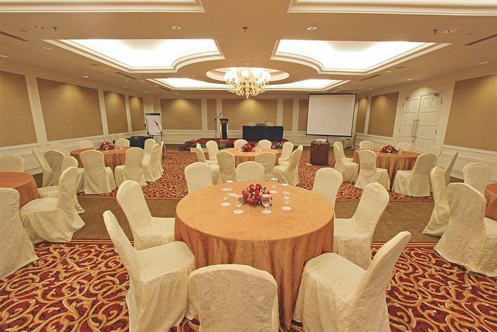 Harmoni One Convention Hotel And Service Apartments Batam Buitenkant foto