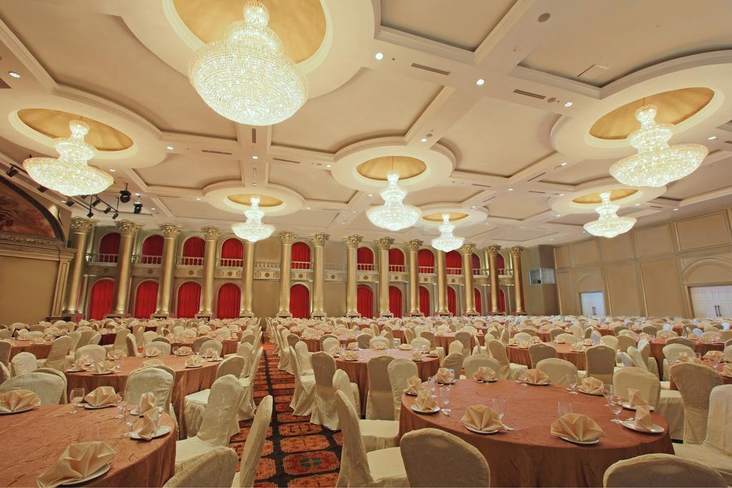 Harmoni One Convention Hotel And Service Apartments Batam Buitenkant foto