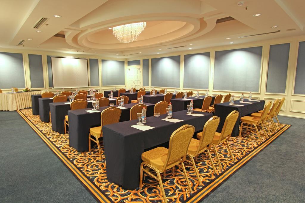 Harmoni One Convention Hotel And Service Apartments Batam Buitenkant foto