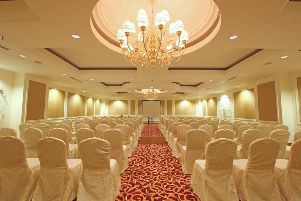 Harmoni One Convention Hotel And Service Apartments Batam Buitenkant foto