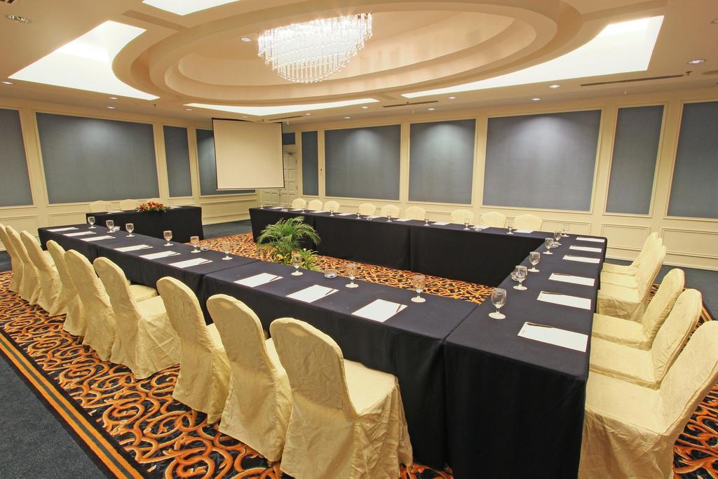 Harmoni One Convention Hotel And Service Apartments Batam Buitenkant foto