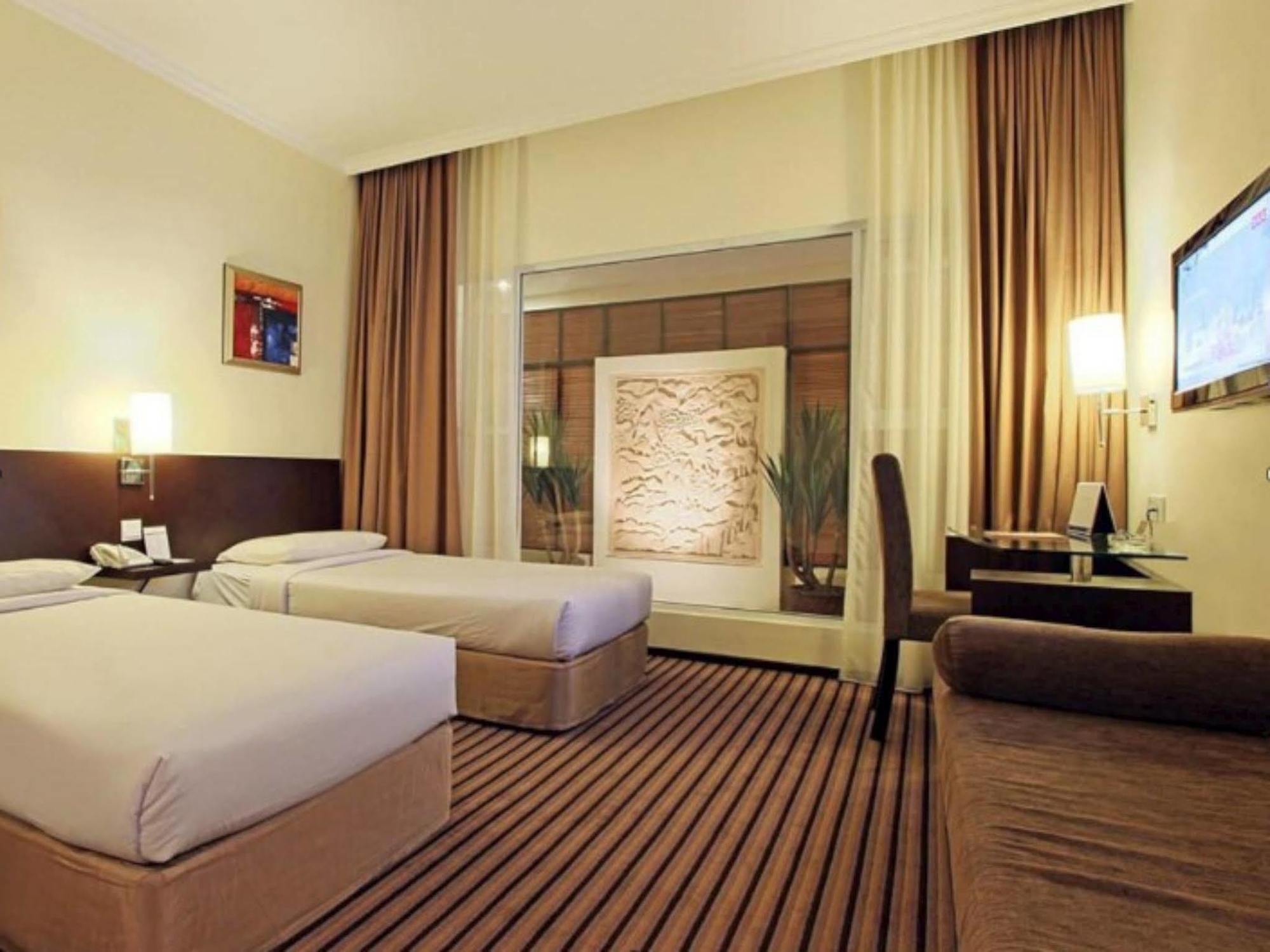 Harmoni One Convention Hotel And Service Apartments Batam Buitenkant foto