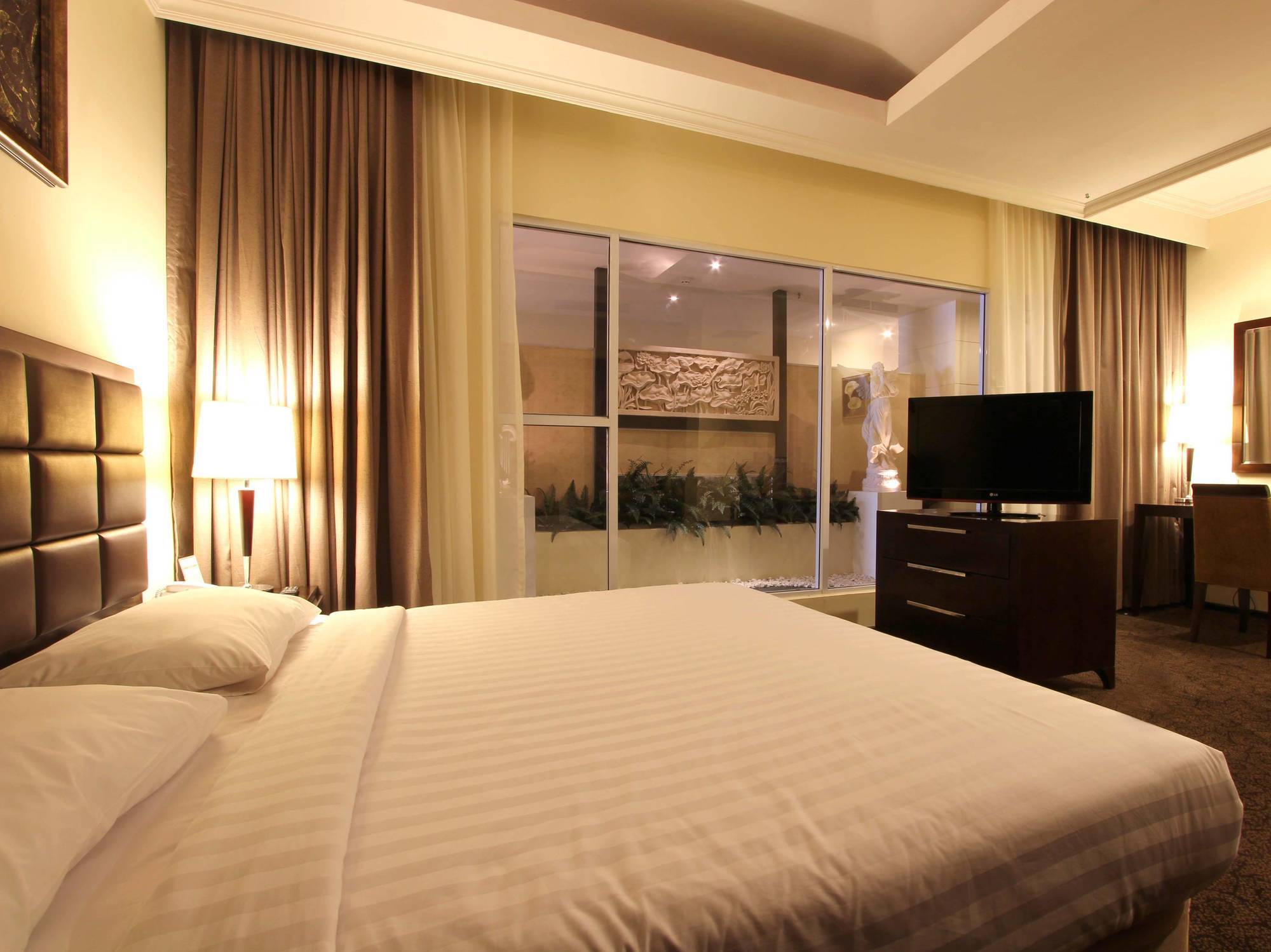 Harmoni One Convention Hotel And Service Apartments Batam Buitenkant foto