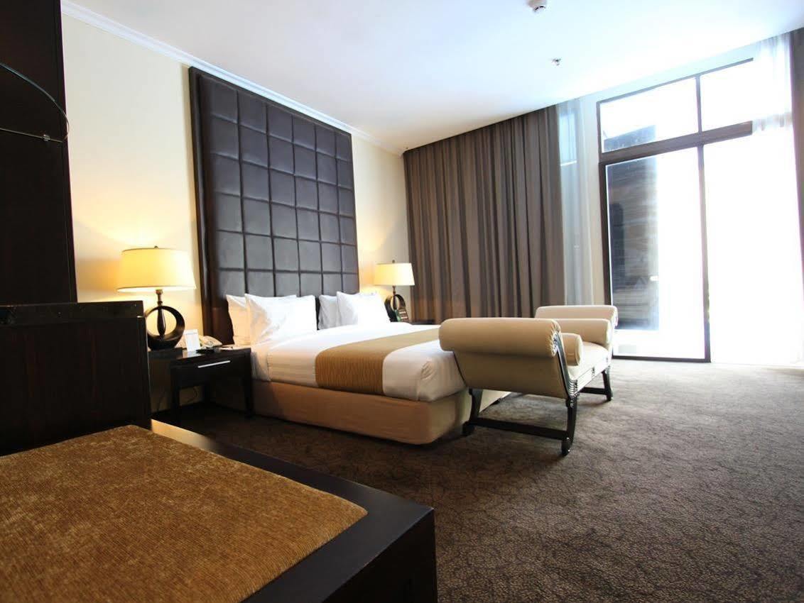Harmoni One Convention Hotel And Service Apartments Batam Buitenkant foto