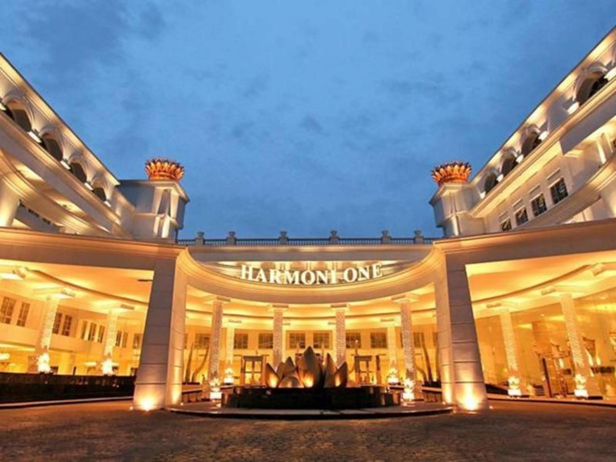 Harmoni One Convention Hotel And Service Apartments Batam Buitenkant foto