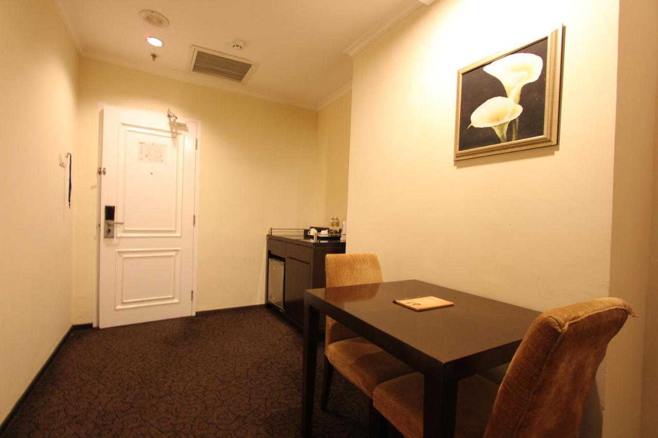 Harmoni One Convention Hotel And Service Apartments Batam Buitenkant foto