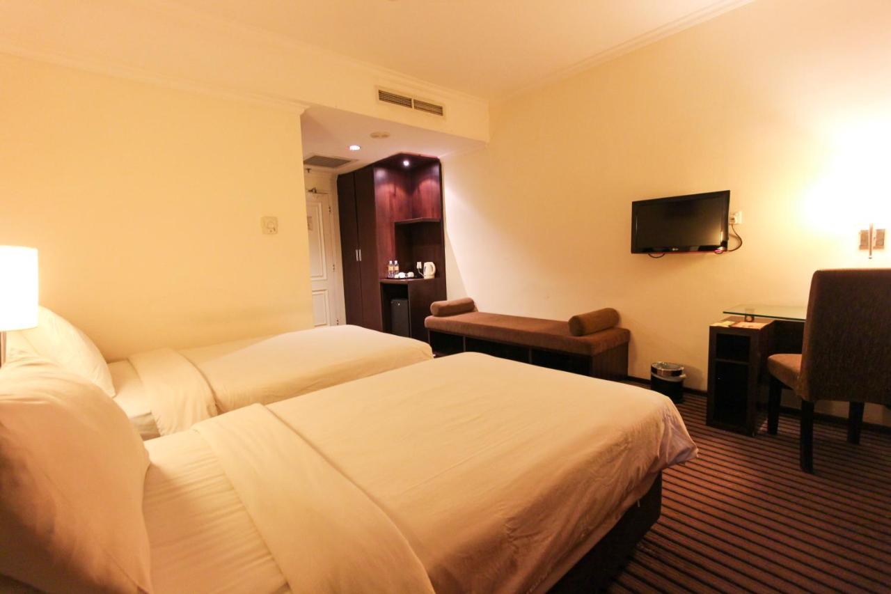 Harmoni One Convention Hotel And Service Apartments Batam Buitenkant foto