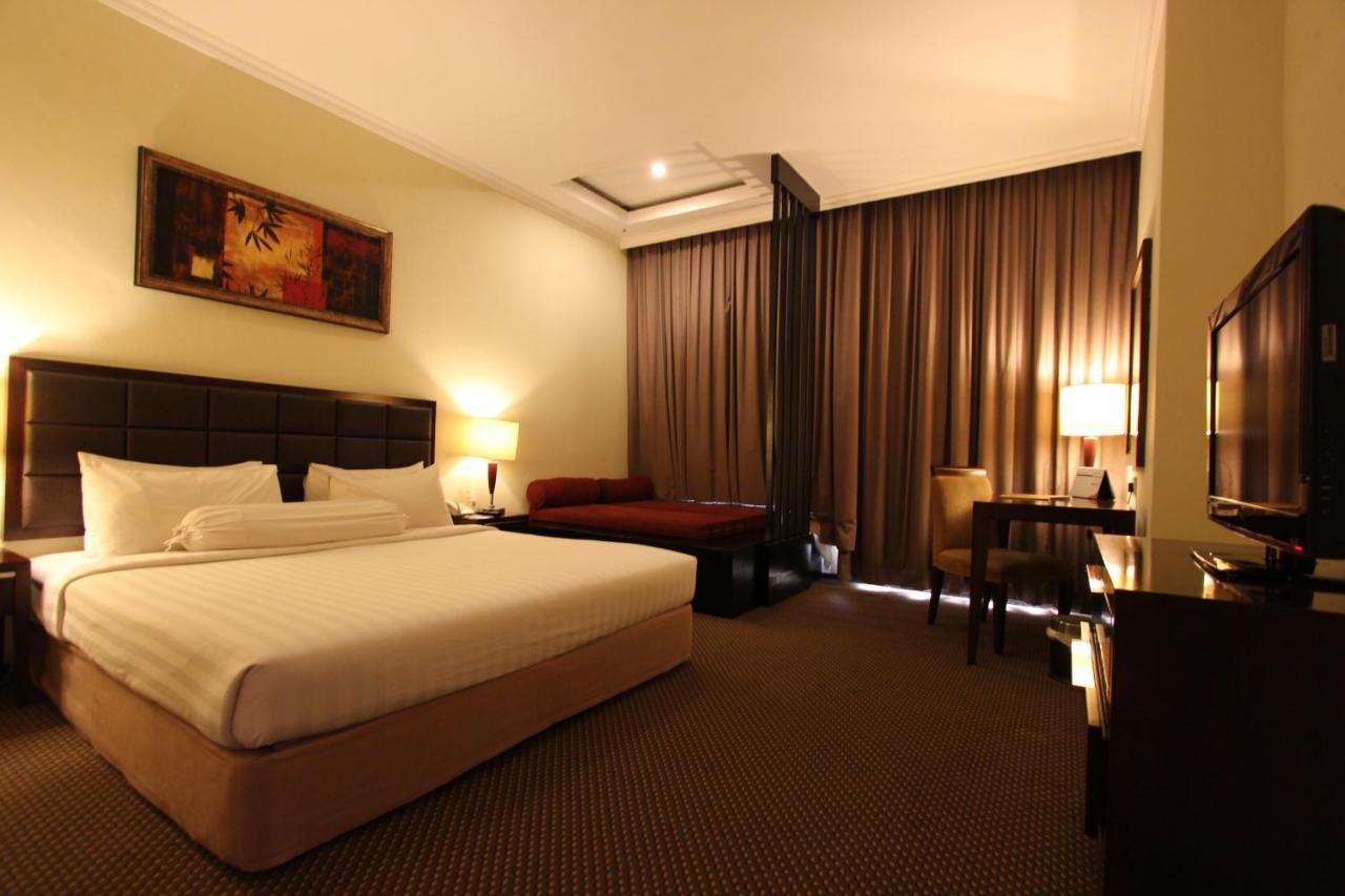 Harmoni One Convention Hotel And Service Apartments Batam Buitenkant foto