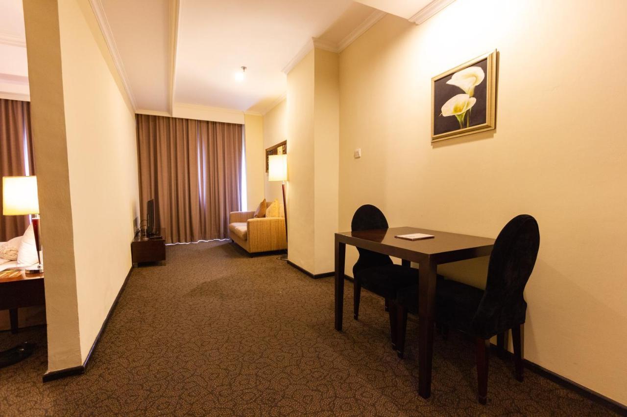 Harmoni One Convention Hotel And Service Apartments Batam Buitenkant foto