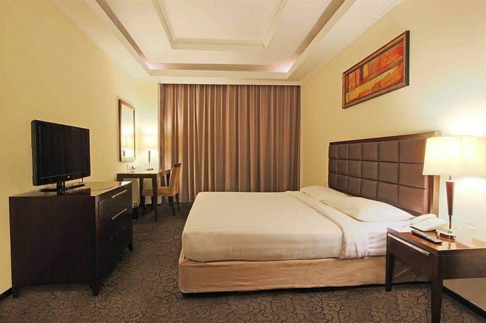 Harmoni One Convention Hotel And Service Apartments Batam Buitenkant foto