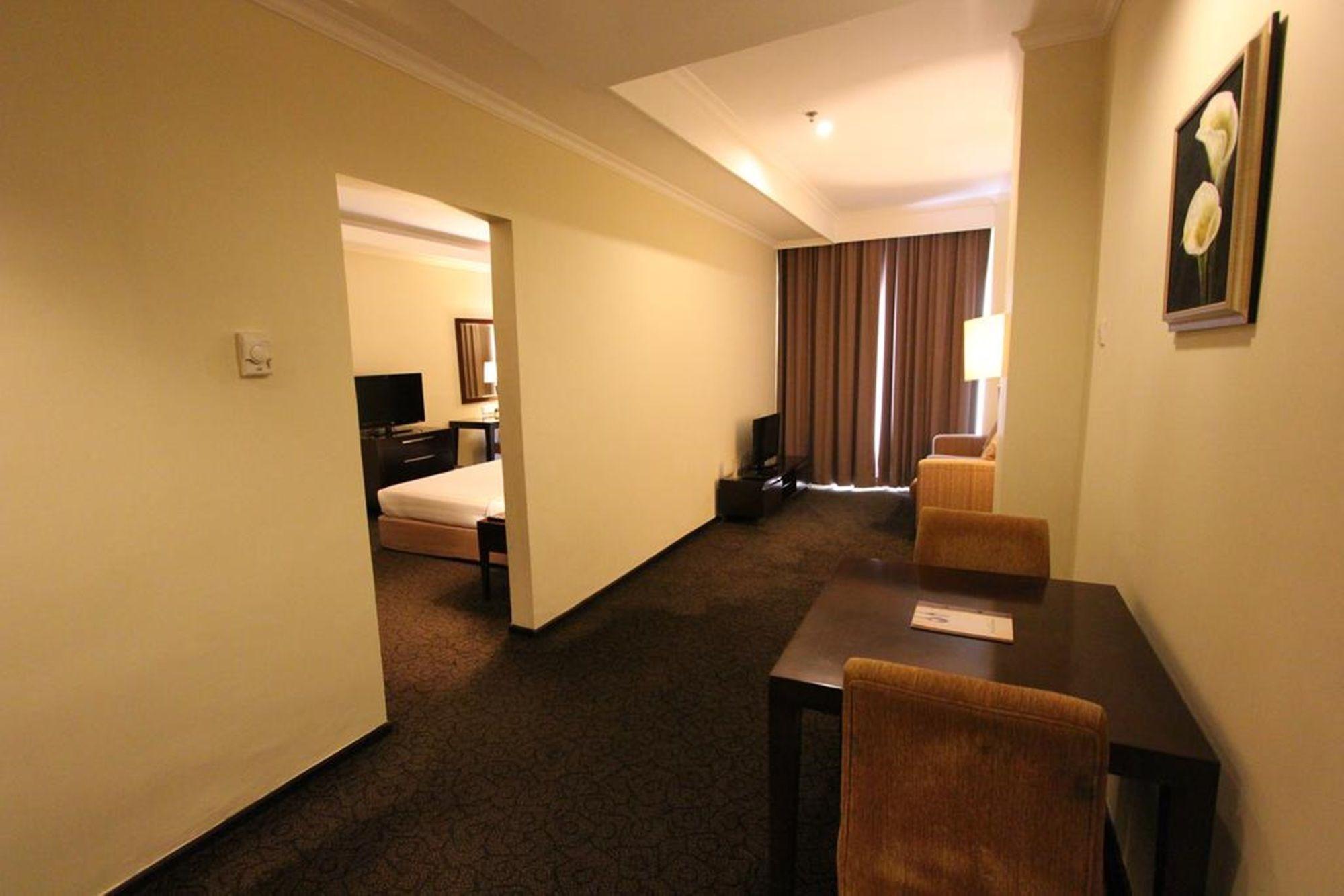 Harmoni One Convention Hotel And Service Apartments Batam Buitenkant foto
